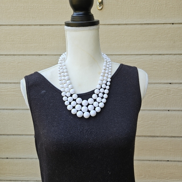 white graduated layered beaded necklace with multicolor separators - Picture 1 of 3